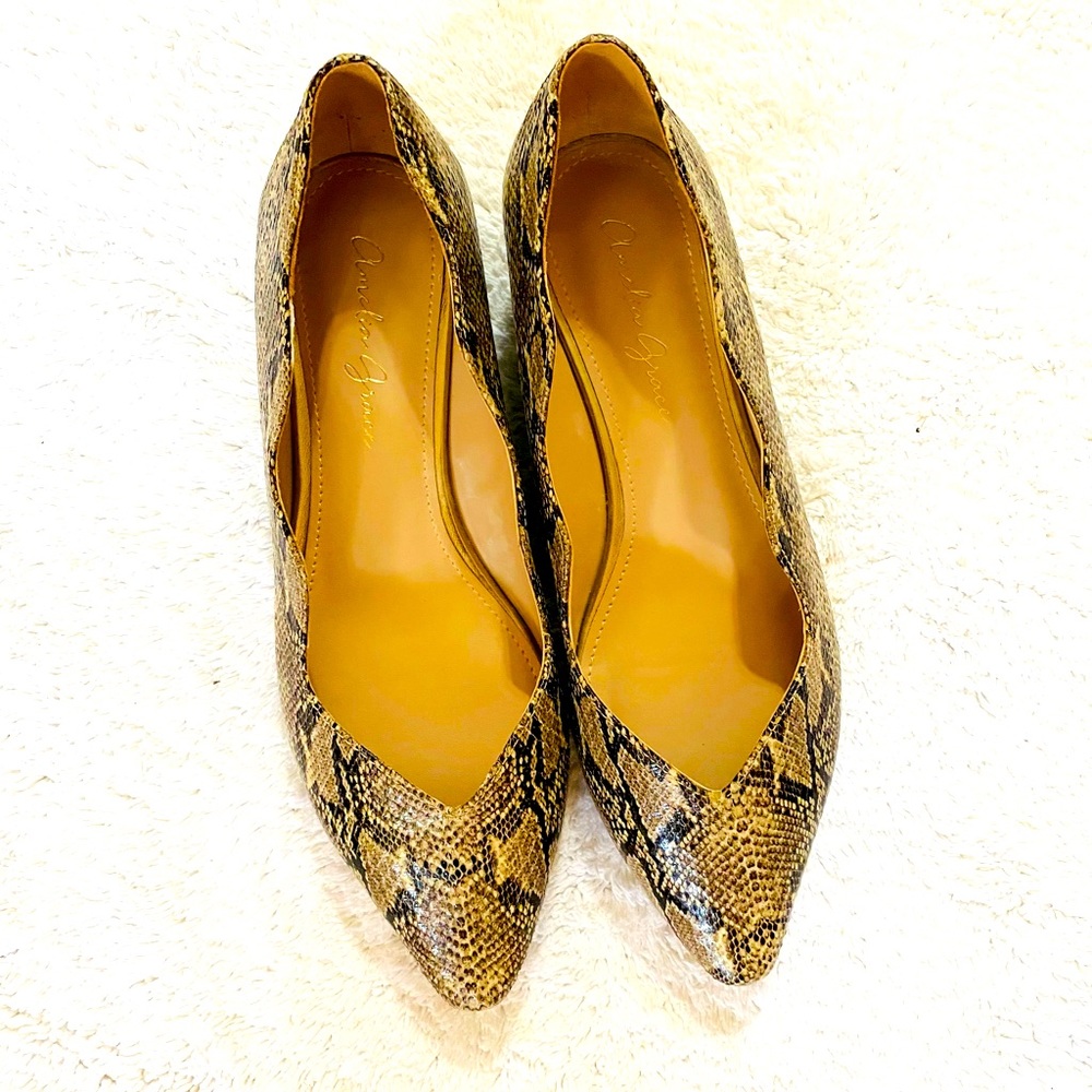 Amelia Grace snakeskin flats size 8 1/2 new